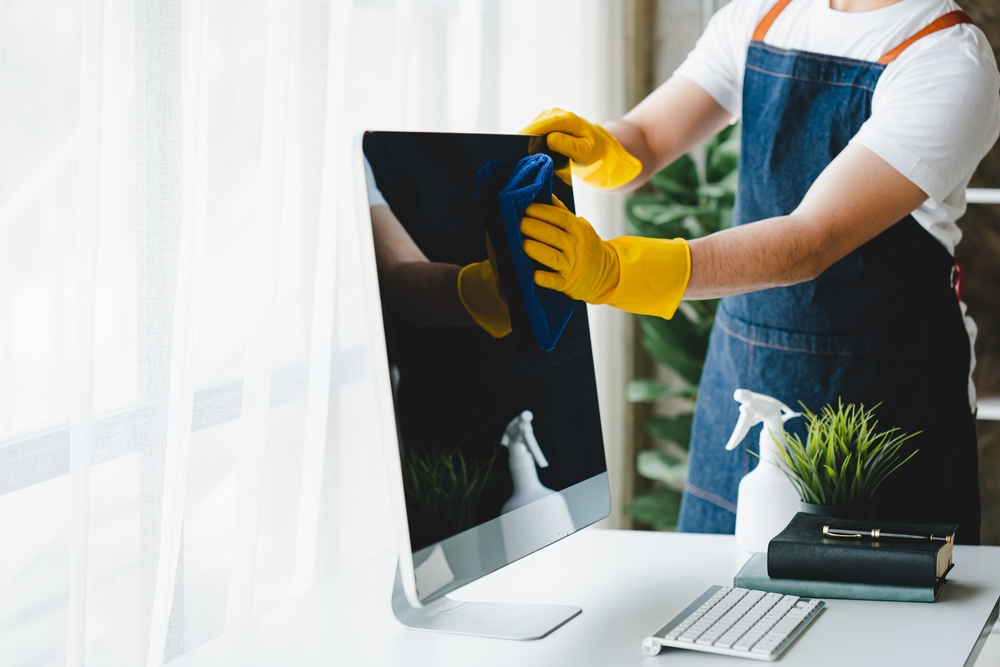 Büroreinigung von Professionellere Reinigungskraft